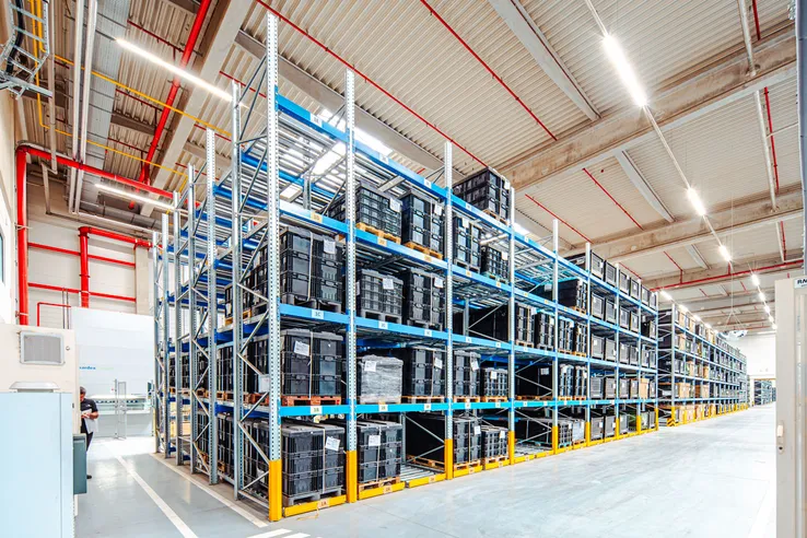 CIE METAL - spádové paletové regály